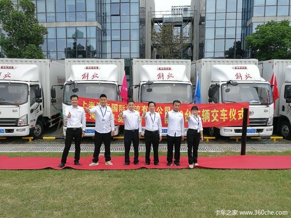 ǩ��100̨&nbsp;�Ϻ�һ������Ῠ������ʽ