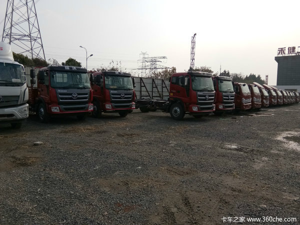 福田瑞沃康机185马力6.8米厢车