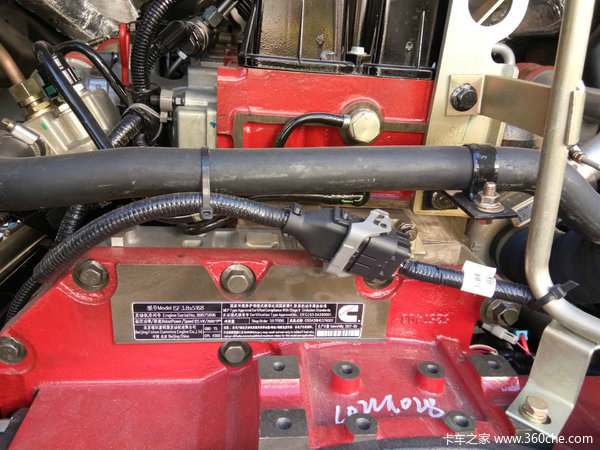 福田瑞沃康机185马力6.8米厢车