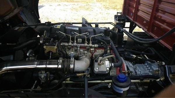 2米排半栏板载货车装配排半驾驶室,动力方面,搭载福田康明斯发动机