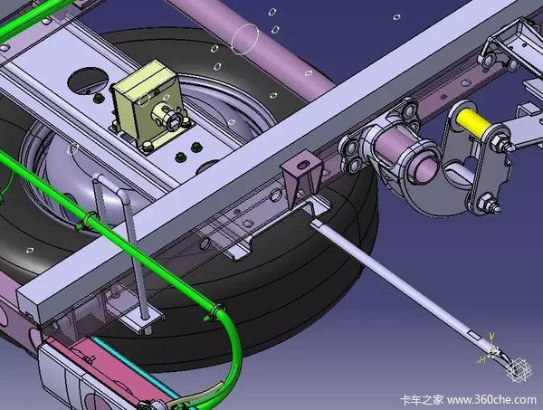 1,备胎升降器自带方孔,取出随车专用撬棍对着纵梁过孔.