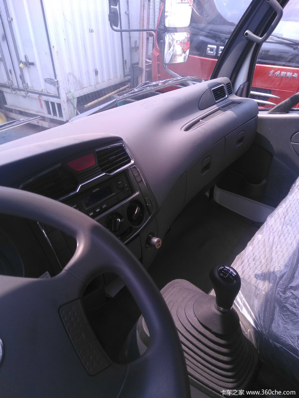 东风多利卡130马力仓栏优惠6000