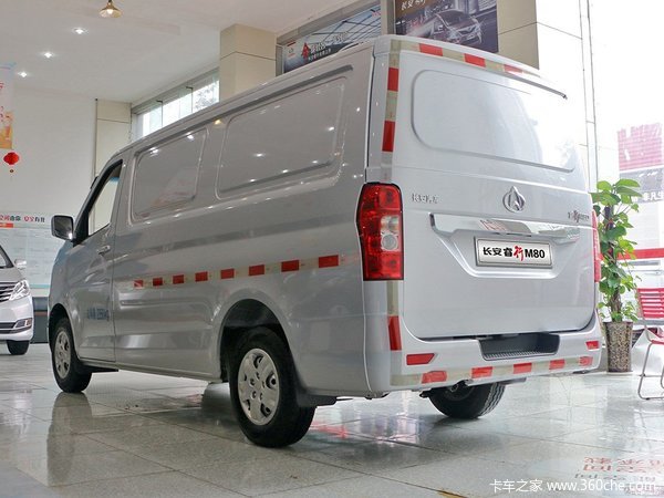 长安睿行m80厢式运输车新车到店