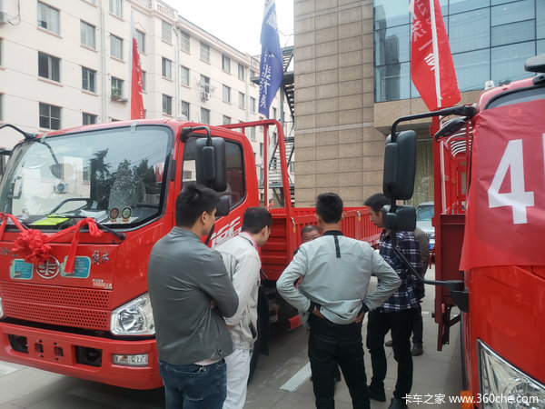无锡汇鹏举行解放J6F产品推介会