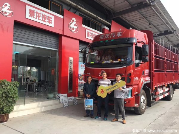 南充市恒辉乘龙H5牵引车成功交付客户