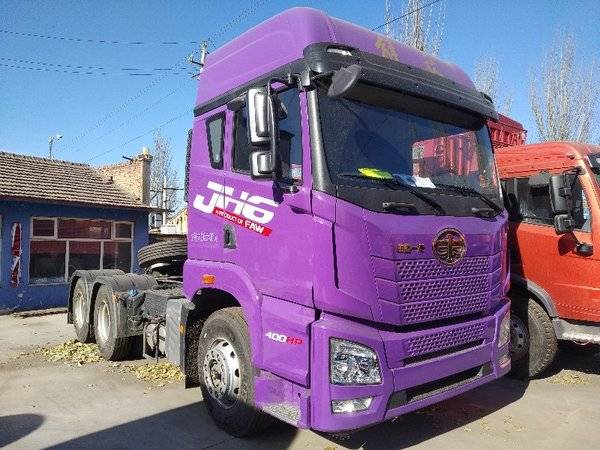 现场交车1台宏宇汽贸jh6牵引车交付客户