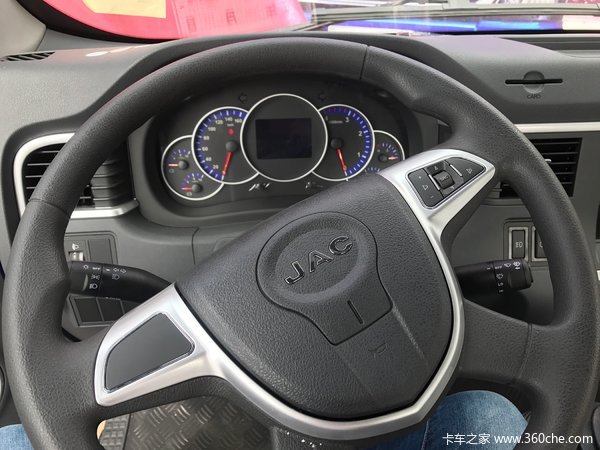 回馈用户 无锡骏铃V5载货车钜惠0.7万元