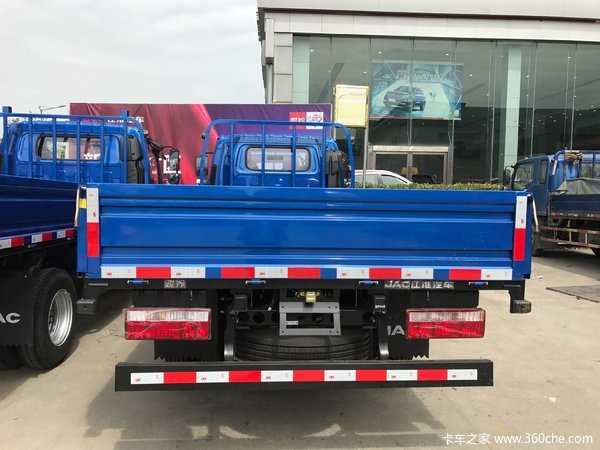 回馈用户 无锡骏铃V5载货车钜惠0.7万元