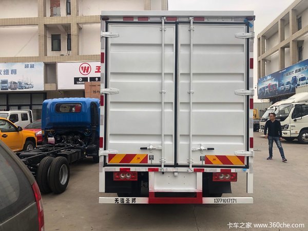 江铃集团无锡圣邦骐铃轻卡H300现场交车