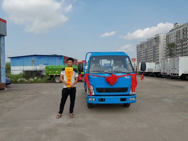 现场交车1台 钦州荣兴汽贸解放霸铃交付