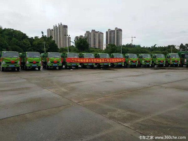 保卫蓝天 一汽红塔智能渣土车交车15台 