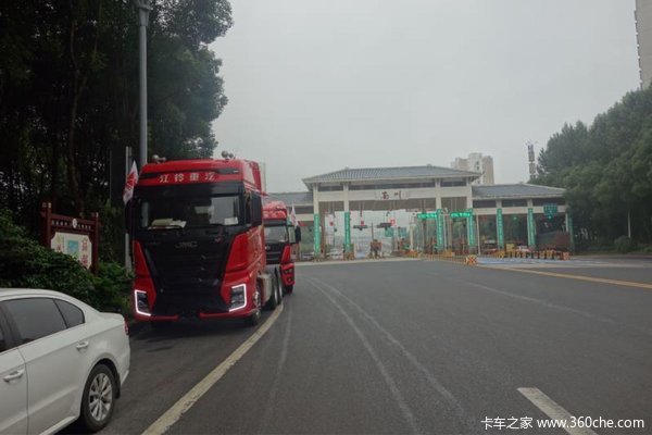 高速物流新锐 威龙牵引车进入南川市场