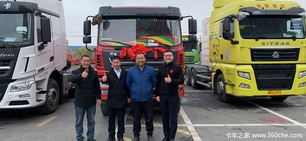 现场交车1台 乌市轩德X6自卸车交付客户