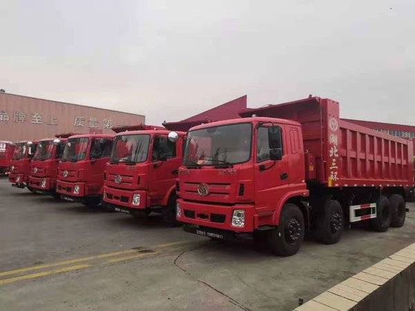 一次交车5台 十堰昊龙自卸车成功交付