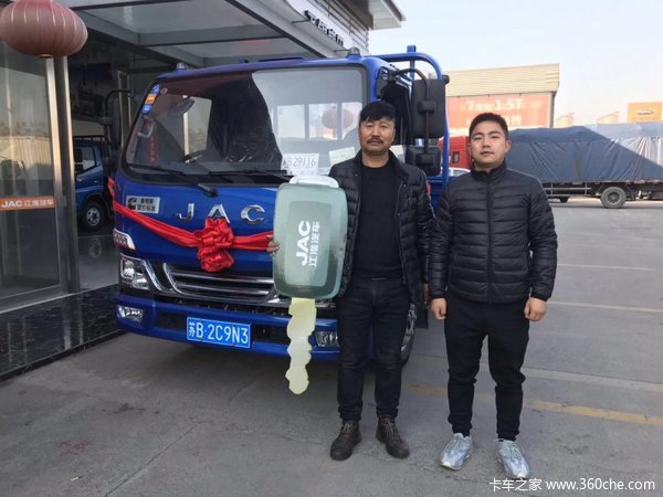 现场交车无锡盛田骏铃V5载货车交付客户
