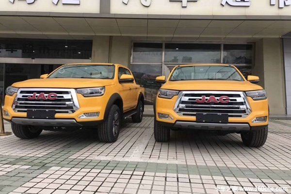 交车1台 赣州华坚汽车城帅铃T6皮卡交付