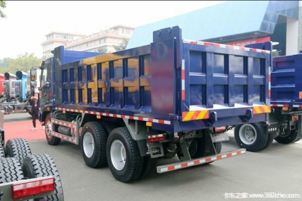 交车1台 赣州王牌力狮自卸车交付客户