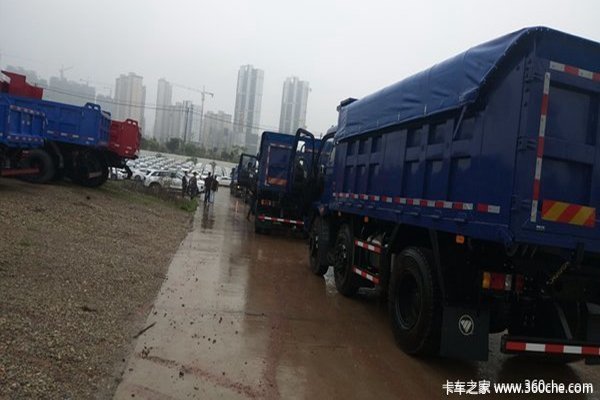 一次购车9台 赣州瑞沃ES3自卸 交车仪式