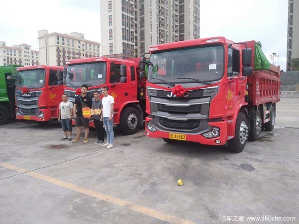 现场交车8台 赣州宏睿格尔发A5交付客户