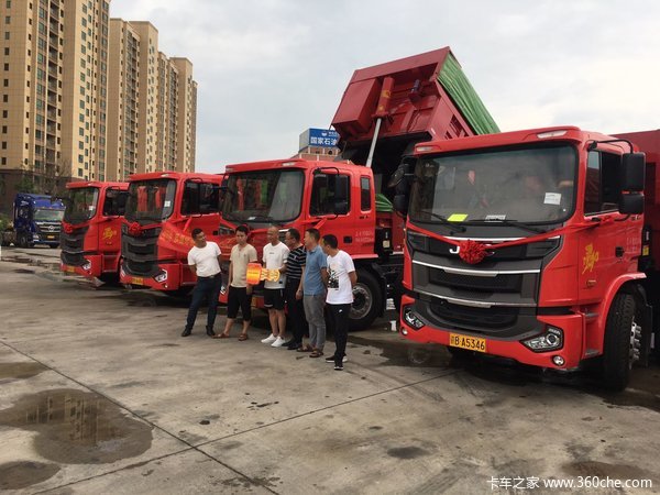 现场交车8台 赣州宏睿格尔发A5交付客户