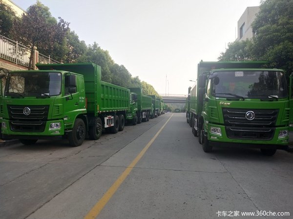 现场交车35台 华神自卸车交付河南客户