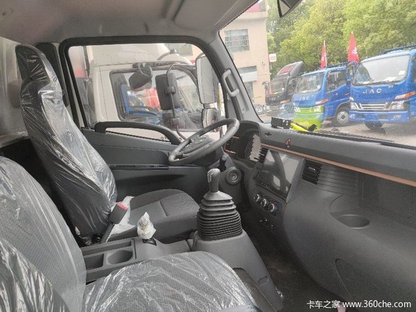 新车到店杭州骏铃V6冷藏车仅售14.48万