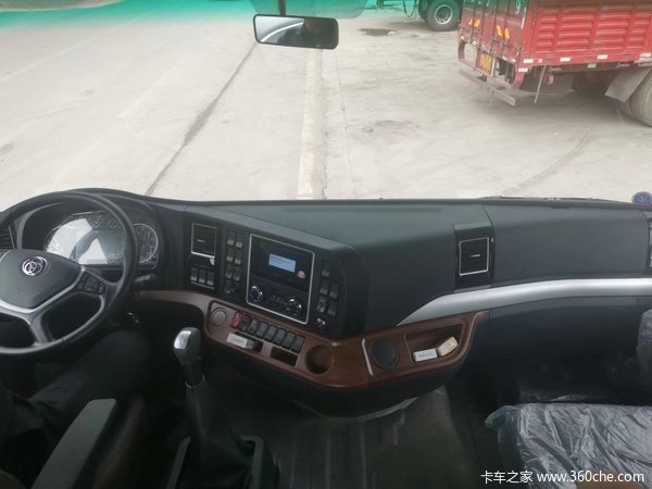 仅售24.7万   T5新款前4后6仓栏车7.6米