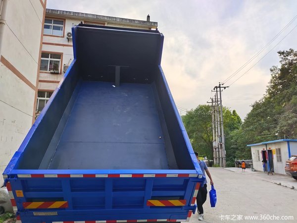 国庆促销三环四驱越野版自卸车上户无忧