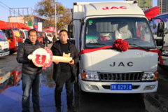 1台骏铃V5载货车成功交付客户-韩先生