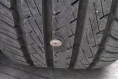 车轮被扎钉没有备胎怎么办，不要慌看这里！