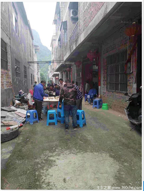 中国重汽HOWO轻卡百色洪祥亲情交车会