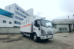 武装到牙齿的安全性 庆铃五十铃危化品运输车实拍评测