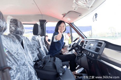 福顺中VAN(大面包)黄石市火热促销中，进店享多重好礼!