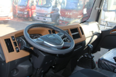 江淮 骏铃A8 160马力 4.15米单排厢式轻卡