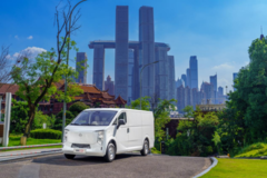 跨越星光定位跨越8方智享轻客，推出3座货运版、7/9 座客运版