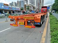 华海通汽车45尺2.5米宽轻量化集装箱运输半挂车集装箱式半挂车图片