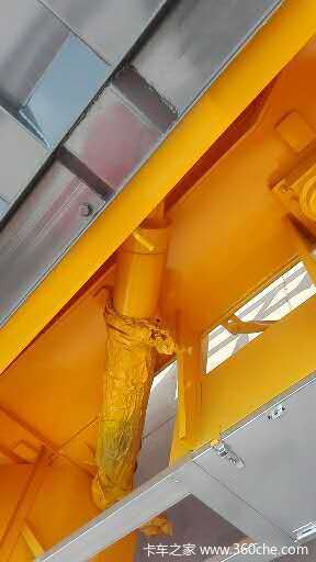 平板后翻自卸车自卸半挂车图片