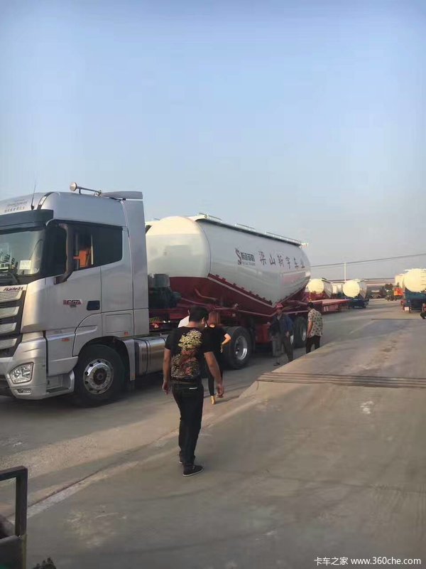33--73方水泥罐车罐式半挂车图片