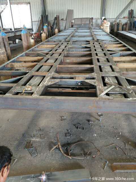 山东骏骋标车侧翻自卸半挂车图片