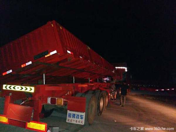 山东骏骋标车侧翻自卸半挂车图片