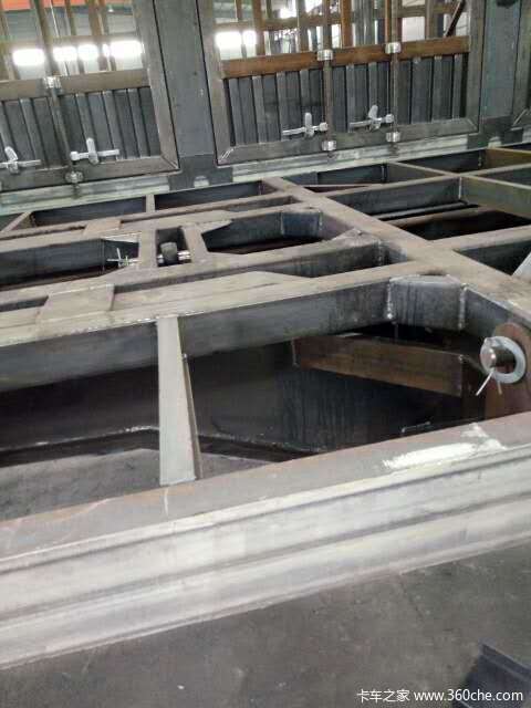 山东骏骋标车侧翻自卸半挂车图片