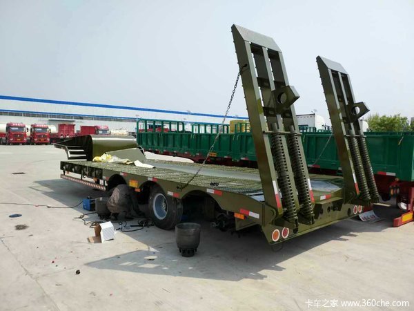 钩机板半挂车车辆运输半挂车图片