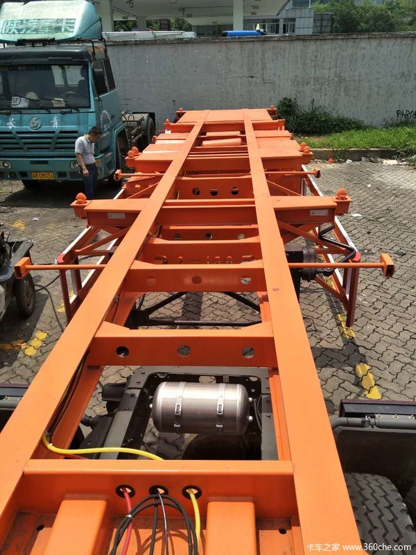 华海通汽车40英尺2.5米宽轻量化骨架车集装箱式半挂车图片