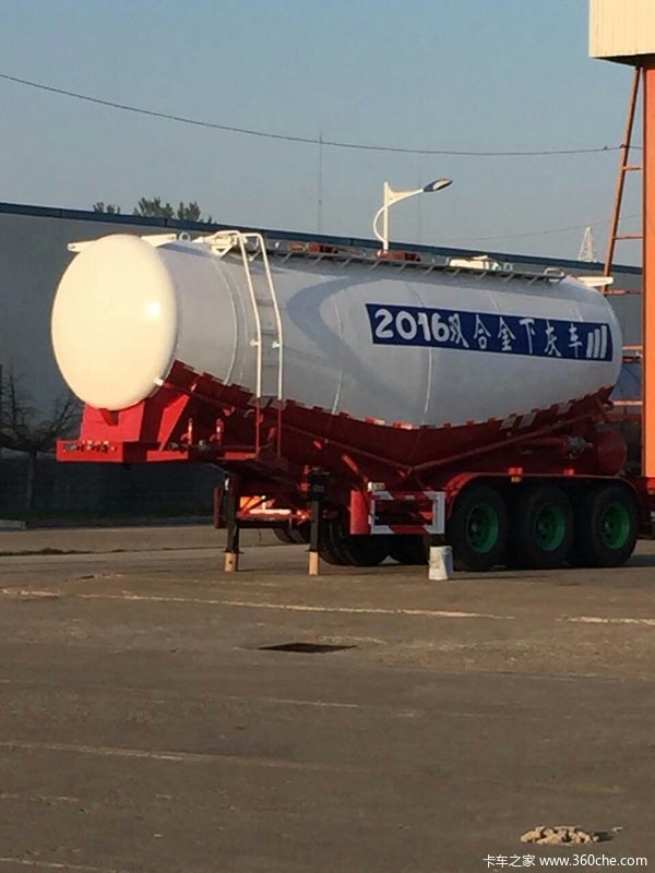 全国可做分期，正规银行放款。粉粒物料运输半挂车图片