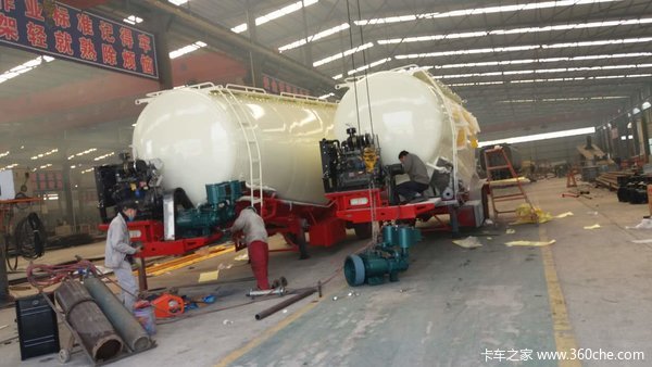 全国可做分期，正规银行放款。粉粒物料运输半挂车图片