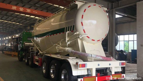 全国可做分期，正规银行放款。粉粒物料运输半挂车图片