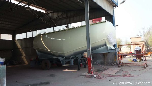 全国可做分期，正规银行放款。粉粒物料运输半挂车图片