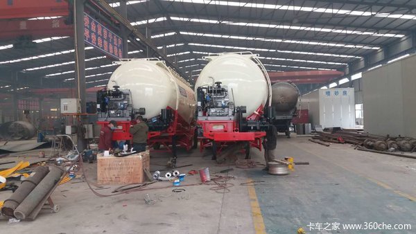 全国可做分期，正规银行放款。粉粒物料运输半挂车图片