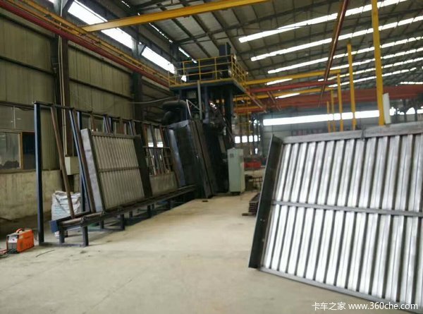 山东骏通辰陆轻量化仓栏半挂车仓栅式半挂车图片