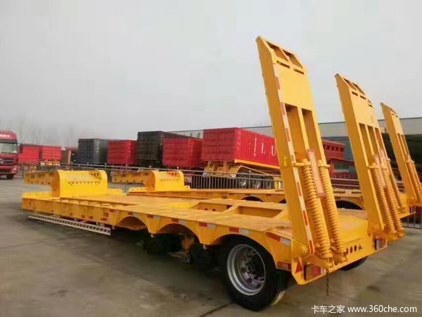 山东骏通辰陆轻量化重型钩机板低平板半挂车图片
